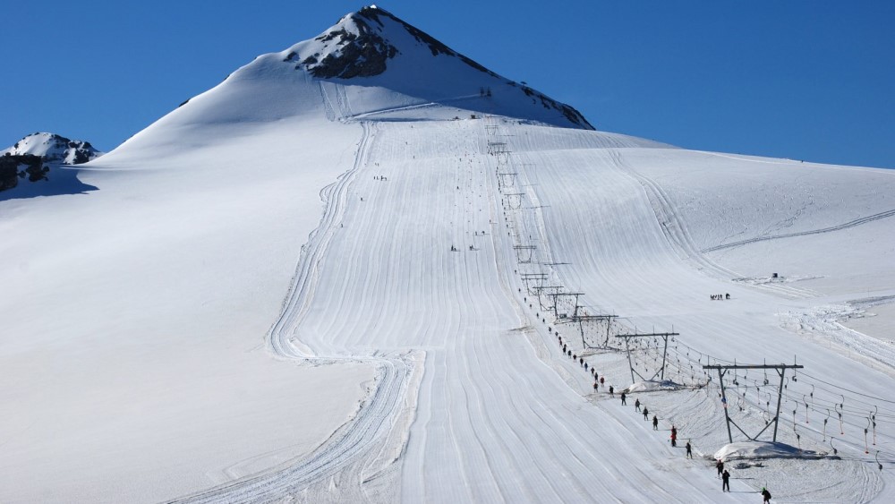 Passo dello Stelvio skien in de zomer.